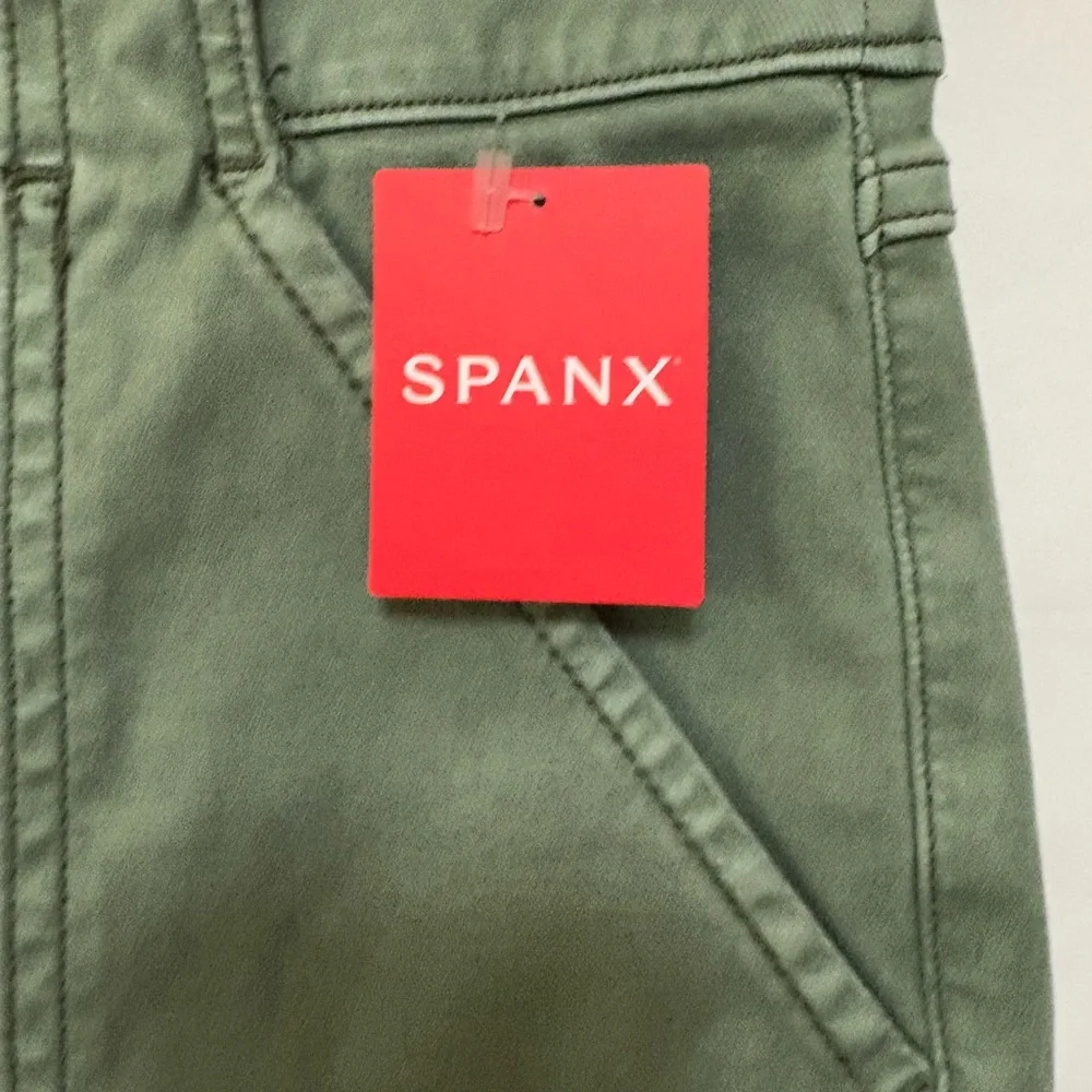 NWT SPANX Stretch Twill Ankle Cargo Pant‎ in Soft Sage Green Size Small